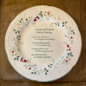 Pfaltzgraff Winterberry Sharing Plate